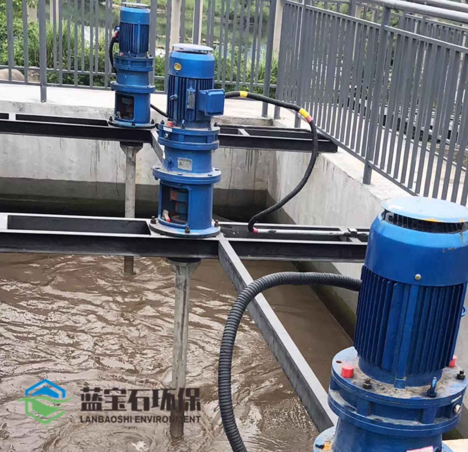 南京藍寶石環(huán)保與深圳某環(huán)?？萍歼_成漿式攪拌機設備合作